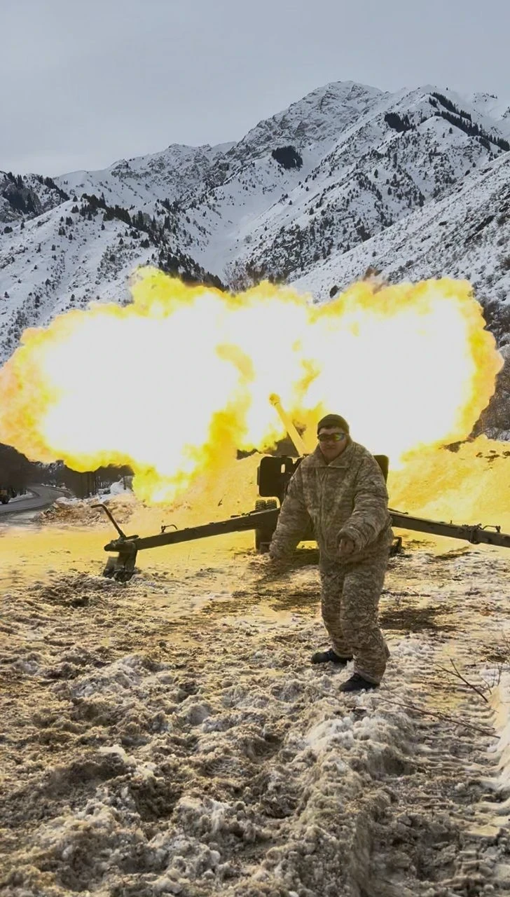 Пушки против лавин: на трассе Бишкек — Ош спустили 130 тысяч кубометров