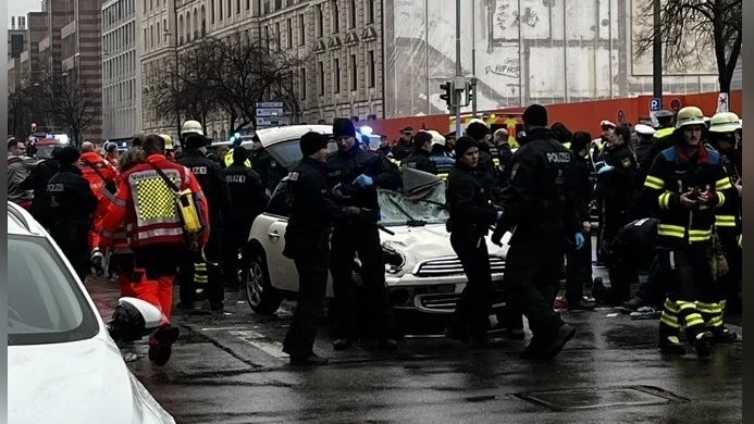 Мюнхенде авто адамдардын тобуна урунду, 15 адам жабыркады