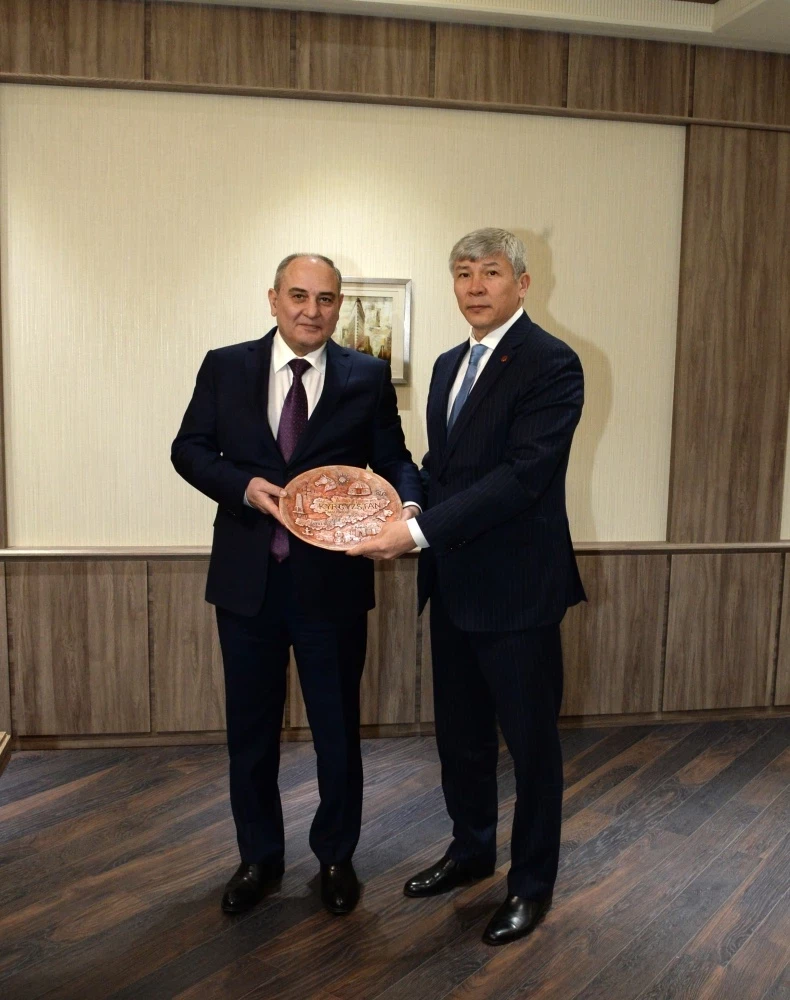 Элчи Мамытканов статистика комитетинин жетекчиси менен жолугушуу өткөрдү