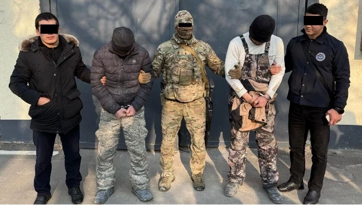 Күч органдары эл аралык наркоканал уюштурганы шектелгендерди кармашты (сүрөт)