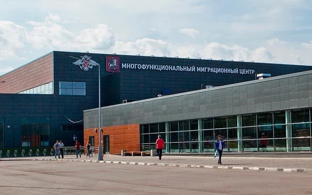 Москвадагы чет элдик жарандарды убактылуу кармоо борборунда 75 кыргызстандык бар