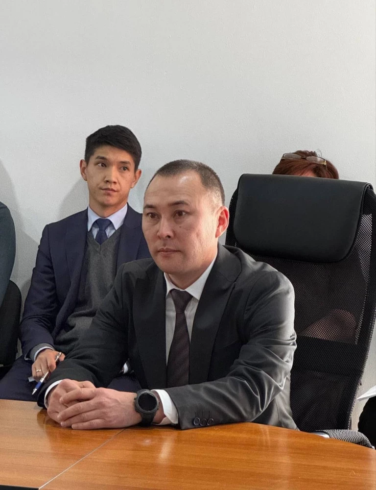 Мамлекеттик мекемеде "Кызмат" үч орун басар директор дайындалды