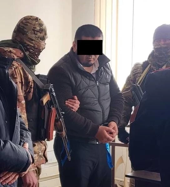 Ош шаарында милиционерге ири пара сунуштаган жаран кармалды