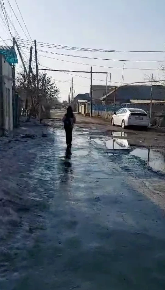 "Бөлүнүп, чұңкуру менен толгон". Жарандардын жолдор боюнча арыздары (видео)