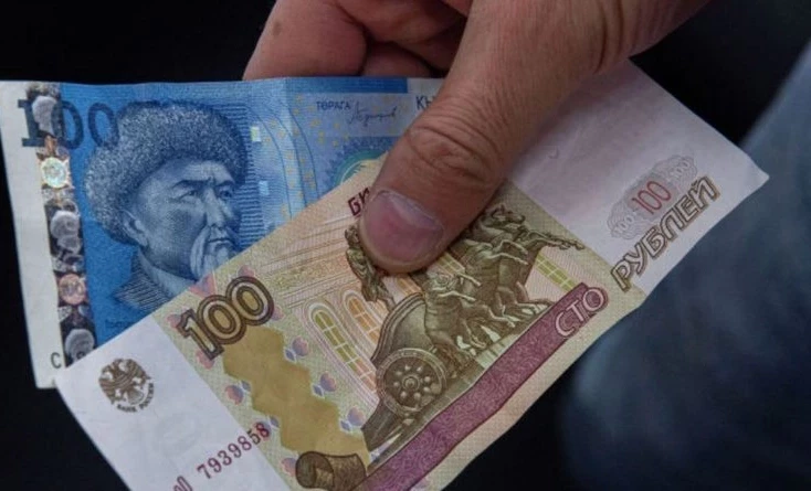 Рубль сомдун баасына теңелди – валюталардын курсу