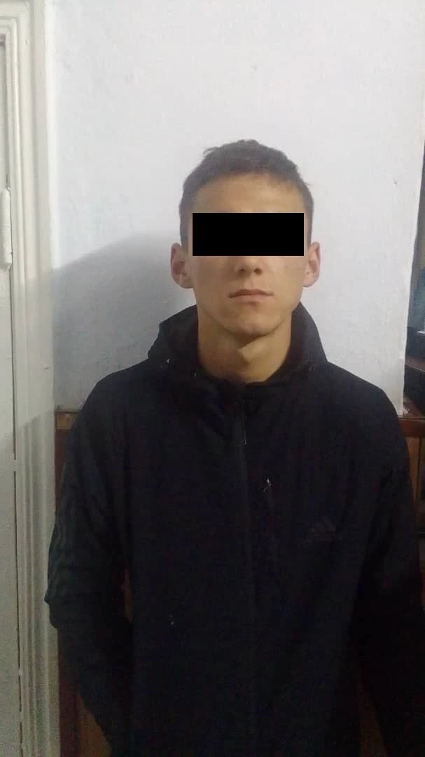 Ысык-Атада жаш жигит танымалын бут кийиминин шнуру менен муунтуп, денесин жашырды