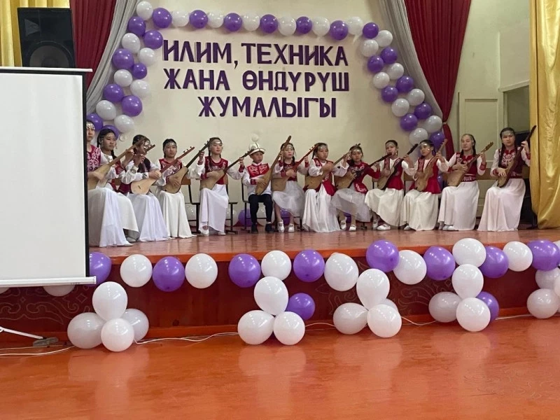 Бишкекте Республикандык илим, техника жана өндірүш аптечкалык окуучулардын жумалыгынын ачылышы болуп өттү