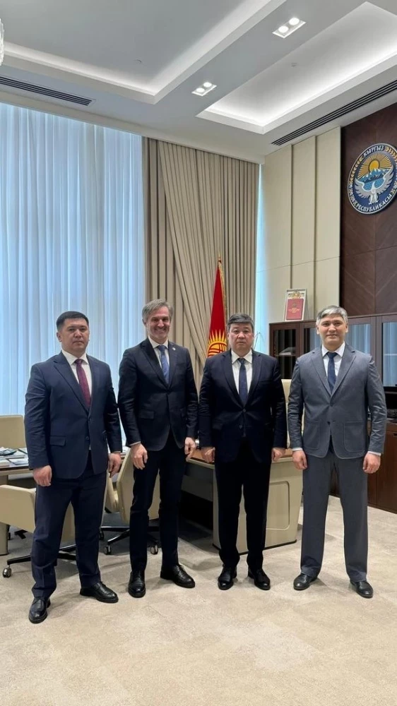 Бакыт Торобаев Вакыт Ортосунун өкүлдөрү менен жолугушту