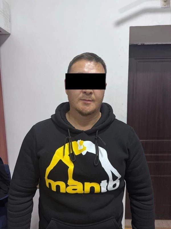 Башка автунун алдына чилик терезесин талкалаган. Бишкекте хулигандыкка шектелген айдоочу кармалды