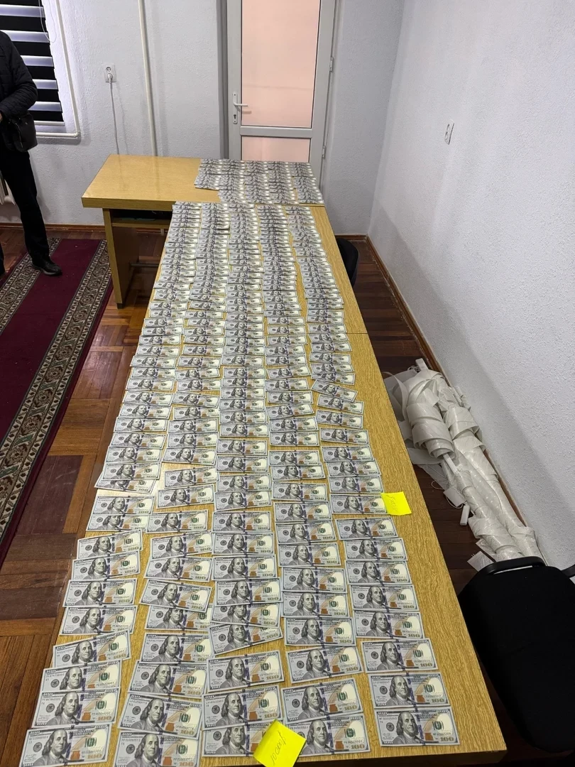 Чолпон-Ата тургуну ГКНБ кызматкерлерине $29 миң өлчөмүндө пара берүүгө аракет кылган