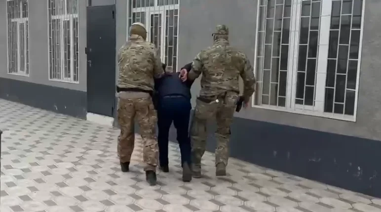 Джалал-Абадда дүкөндөрдү өрттөө боюнча уюшкан кылмыштуу топтун активдүү мүчөсү кармалды
