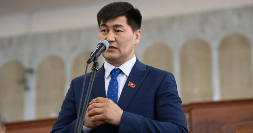 Экс-депутат Шайлообек Атазов АКШга көчтү