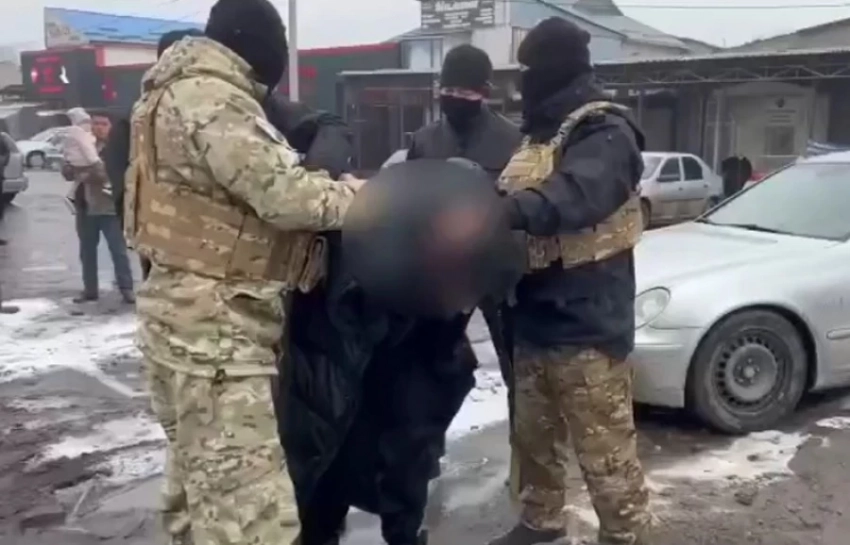 «Йакын-Инкар» тобунун мүчөлөрү халифат куруу боюнча чакырык кылгандыгы үчүн кармалды (видео)