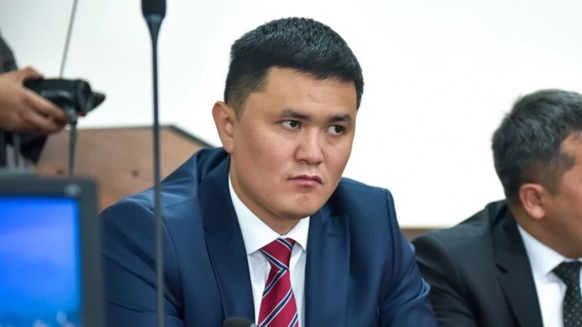 Депутат Нурдан Орунтаевга "Батуми" кафесин жок кылуу үчүн 3 миллион сом тууралуу эскертти