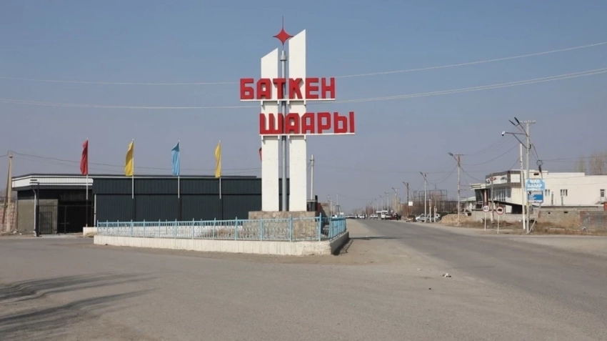 Баткенде өспүрүмдөрдүн ортосундагы жаңжал бычак тийгизүү менен аяктыды