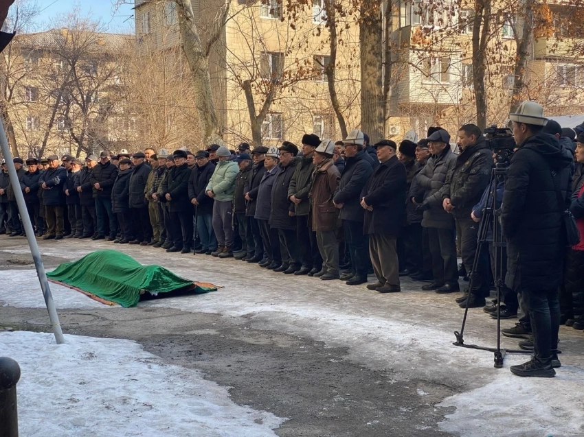 Бишкекте белгилүү журналист Нарын Айыпты акыркы сапарга узатышты