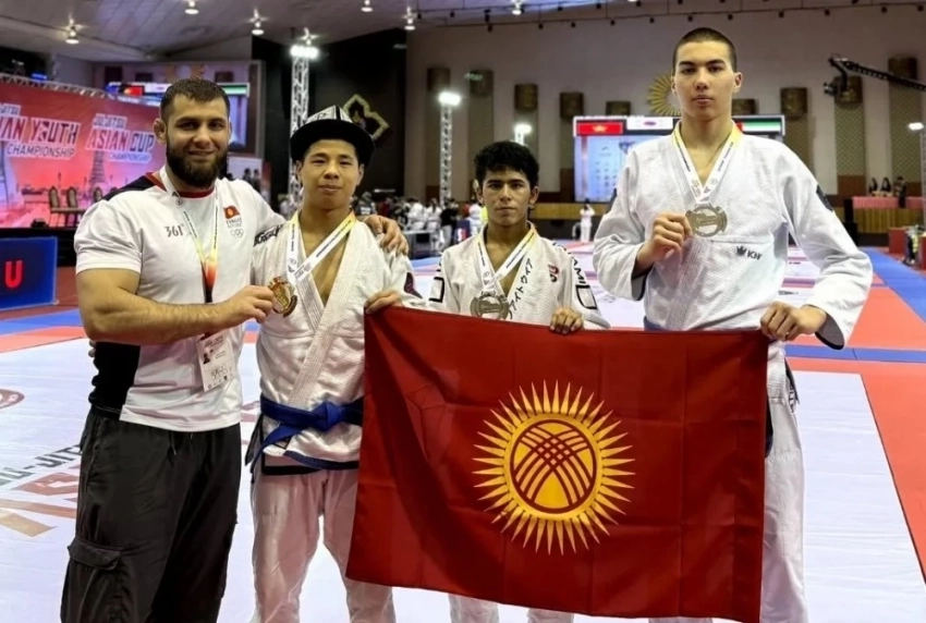 Кыргызстандык джистер Азия чемпионатында алтын медаль жана эки күмүш медаль утушту