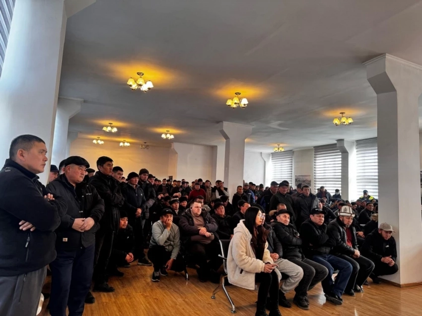Бишкекте 20 айдоочуну жол кыймылы жөнундөгү мыйзамдарды бузганы үчүн жумуштан бошотушту