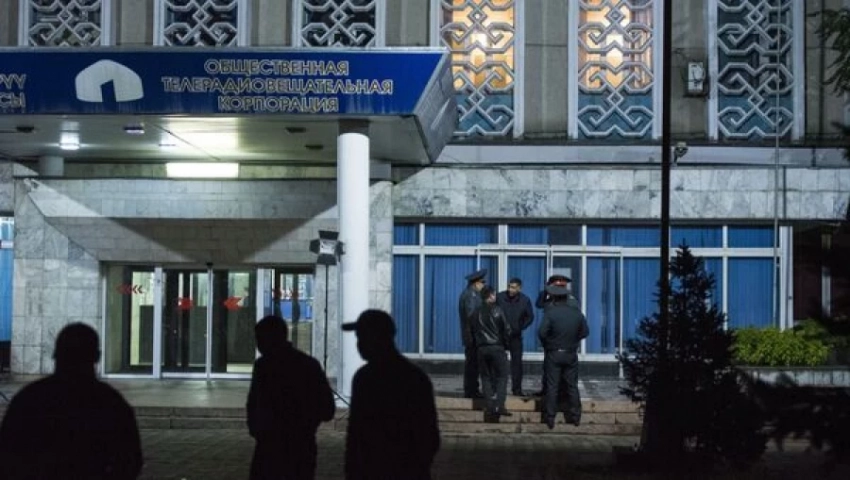 КТРКнын кызматкерлерин миллиондогон уурдалуулар боюнча шектеп жатышат - БАҚ