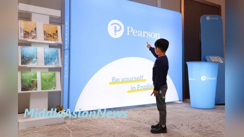 Монголияда 2025–2026 окутуу жылында 3–9 класстагы окуучулар Pearson English программасын изилдешмек