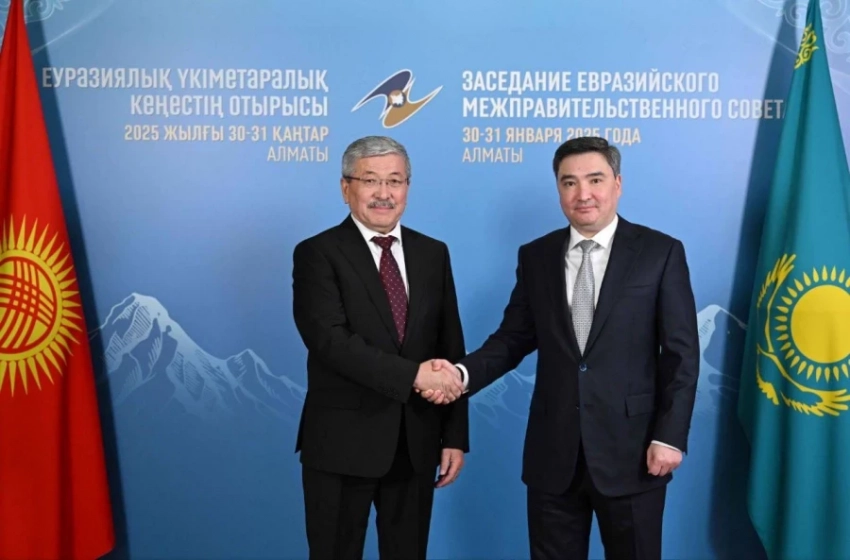 Адылбек Касымалиев Казакстанга биринчи расмий сапарга чыгат