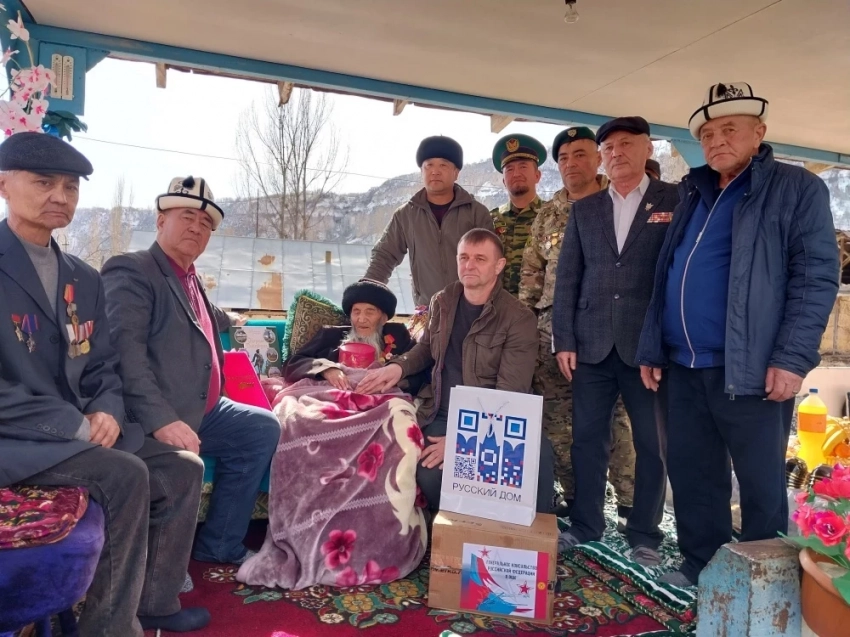 Жалал-Абадда ветерандарды майрам менен куттуктады аскердик оркестр