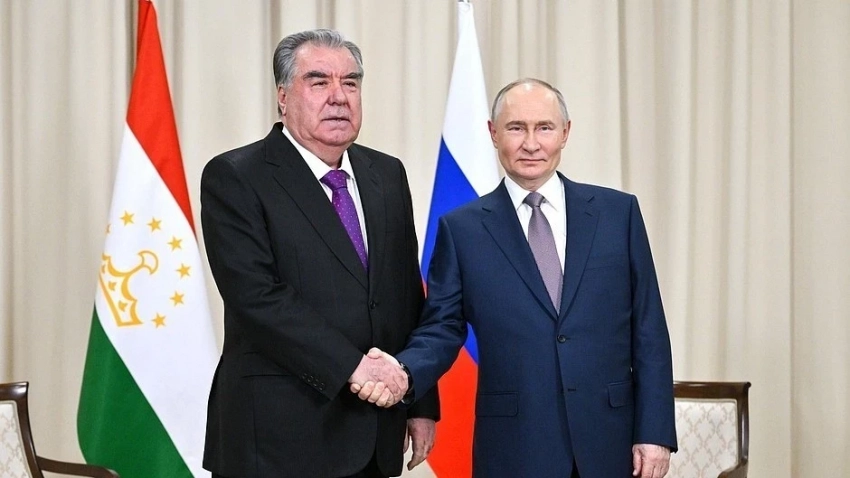 Путин Тажикстандын президенти Рахмондун менен сүйлөшүп алды