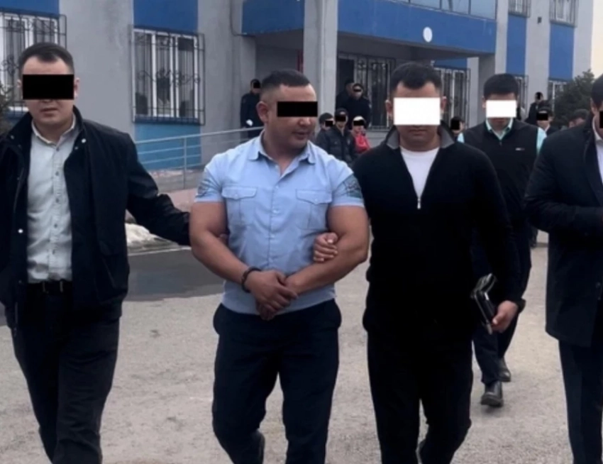 Тергеочу кармалды, кармалгандар менен жолугууга уруксат берүү үчүн акча талап кылган - ГКНБ