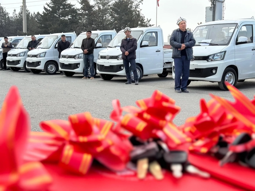 Баткен облусуна суу камсыздоо үчүн атайын техникалар 558 миң долларга тапшырылды