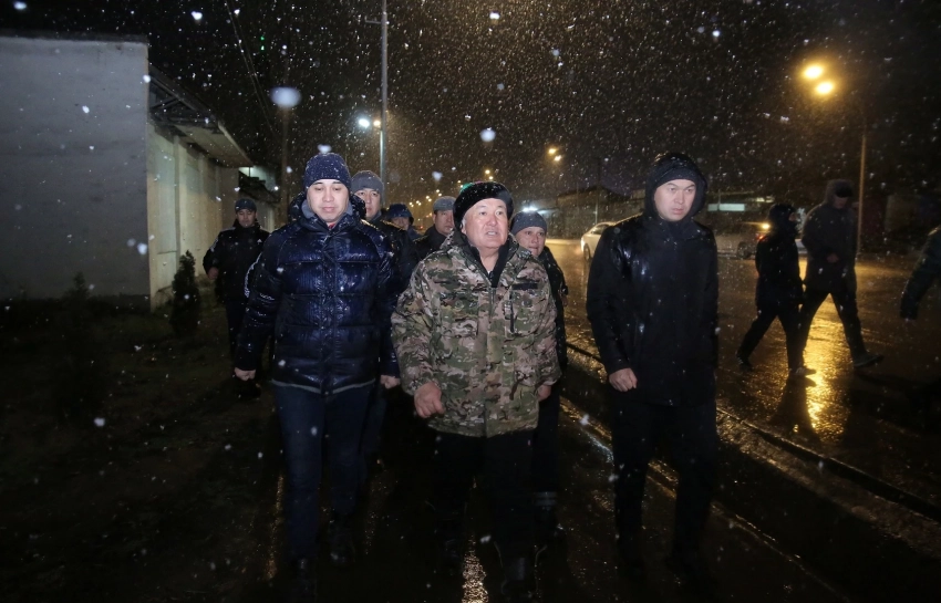 Ош мэри «Достук» КППнын жанындагы көчөнүн абалын текшерди
