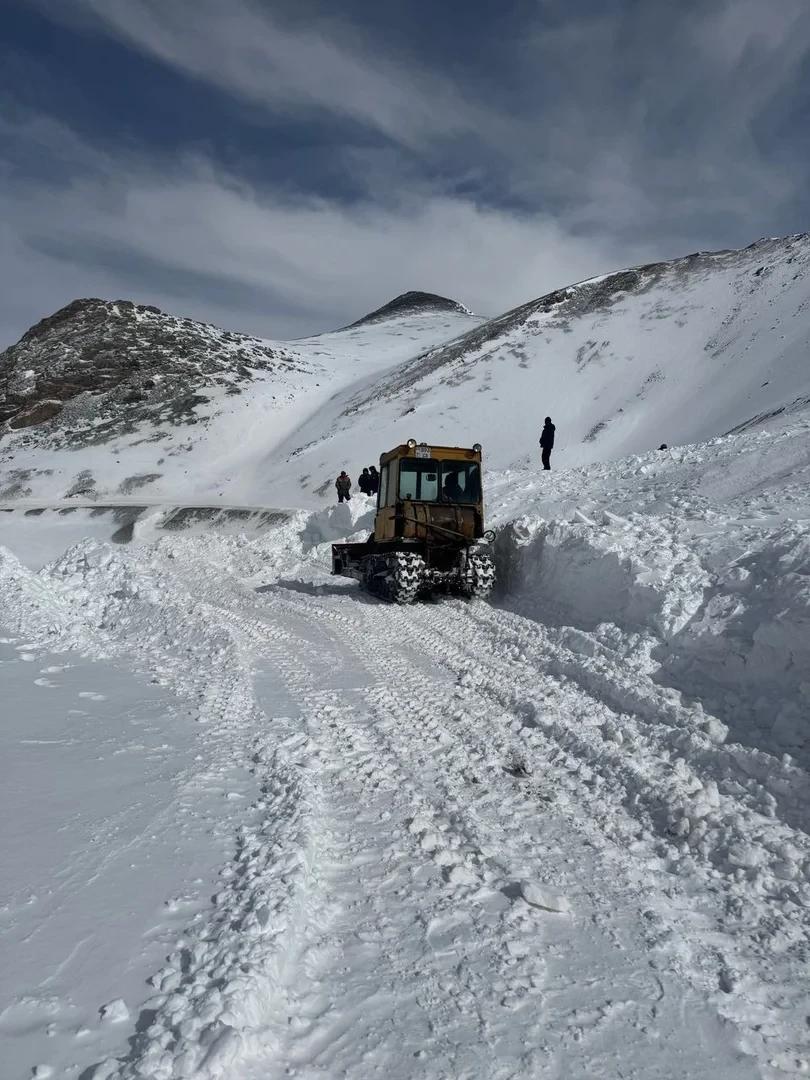 Каракол-Энилчек автожолунда бир тараптуу өтүү ачылды