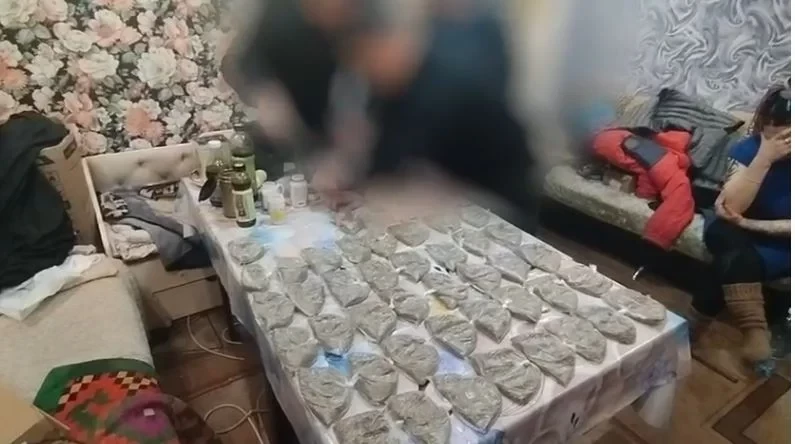 Бишкекте үйдөн ишемдик учурунда дээрлик 6 кг марихуана табылды