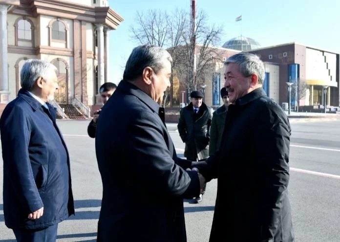 Адылбек Касымалиев Тажикстанга жумушчу визит менен келди