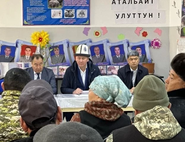 Достук айылындагы тургундарды көчүрүү үчүн белгиленген участкe