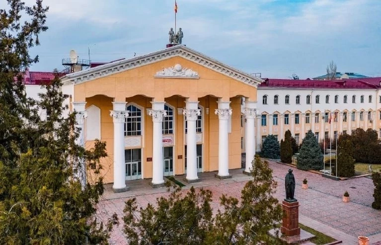 Кыргызстанда жогорку окуу жайларындагы билим берүү мөөнөтү кыскартылат