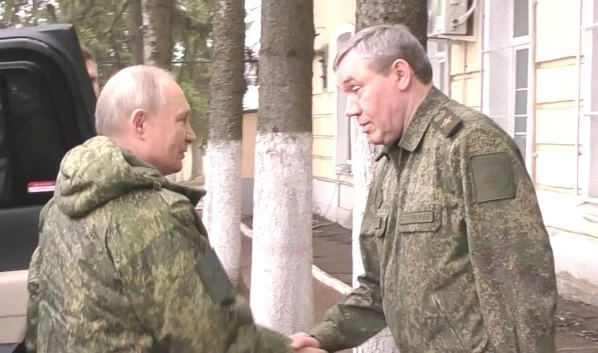 Путин биринчи жолу Курск облусуна Украина армиясынын операциясынан кийин барды
