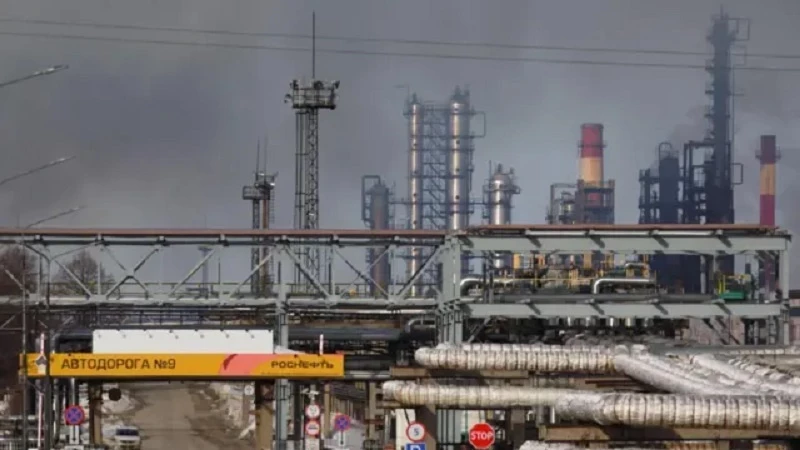 Украина Орусиянын НПЗларына сокку урду, Россия менен сүйлөшүүлөргө чейин