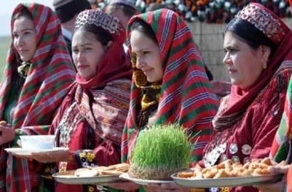 Түркмөнстанда кайрадан аялдар үчүн кийим кодекси күчөтүлдү