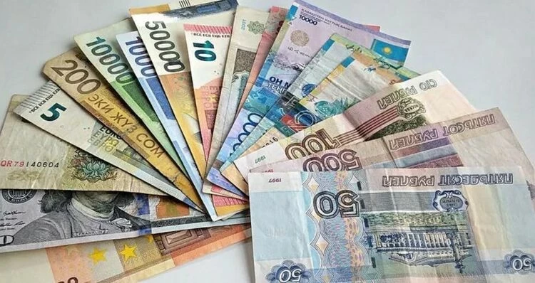 Рубль кайрадан баада өстү, тенге сомго салыштырганда төмөнгө түштү. Валюта курстары 17-мартта