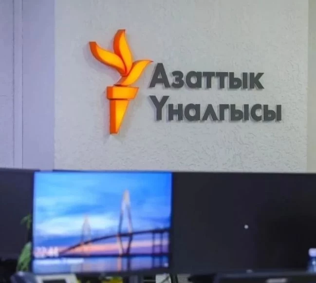 Неге Орунбеков Батыштын пропагандисттарын жумушка алгысы келет?