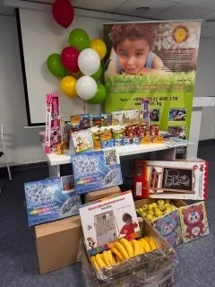 Бишкектеги онкология бөлүмүндөгү балдар Ноорузга белектер менен майрамдык тамактар алышты