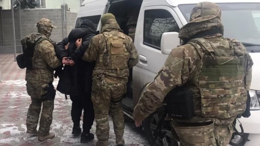 ГКНБ кызматкери наркотиктик заттарды сатууга шектелип кармалды