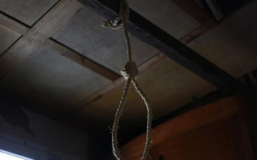 Тагын бир өспүрүмдүн өзүнө кол салуусу: Кара-Кулда 9-класстын окуучусу асынып калды