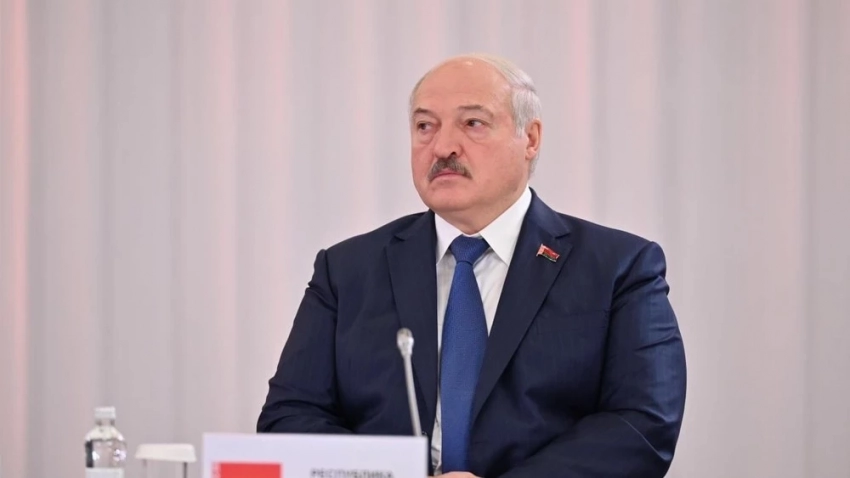 Лукашенко Трампты, Путинди жана Зеленскийди Беларуска сүйлөшүүлөргө чакырды