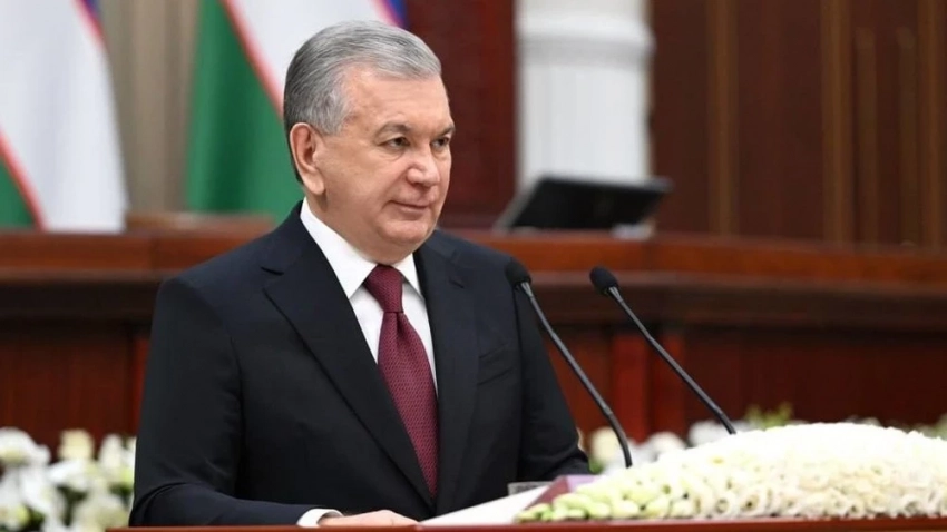 Мирзиёев коомчулукту бекемдөөдөн баш тартууга жана коррупция менен күрөшүүгө биригүүгө чакырды