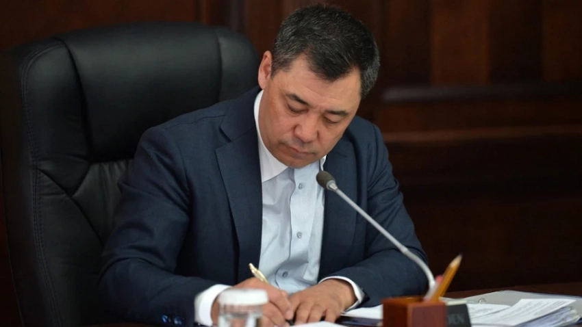 Садыр Жапаров Аксы жана Кара-Кульджа райондорунун акимдерин алмаштырды