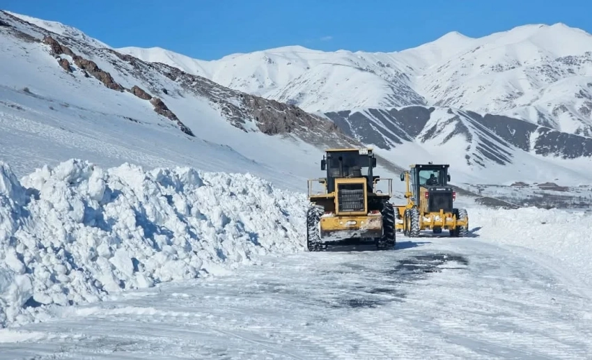Министерство транспорта өлкөнүн жолдорун жана ашууларын кардан тазалоо иштерин улантууда