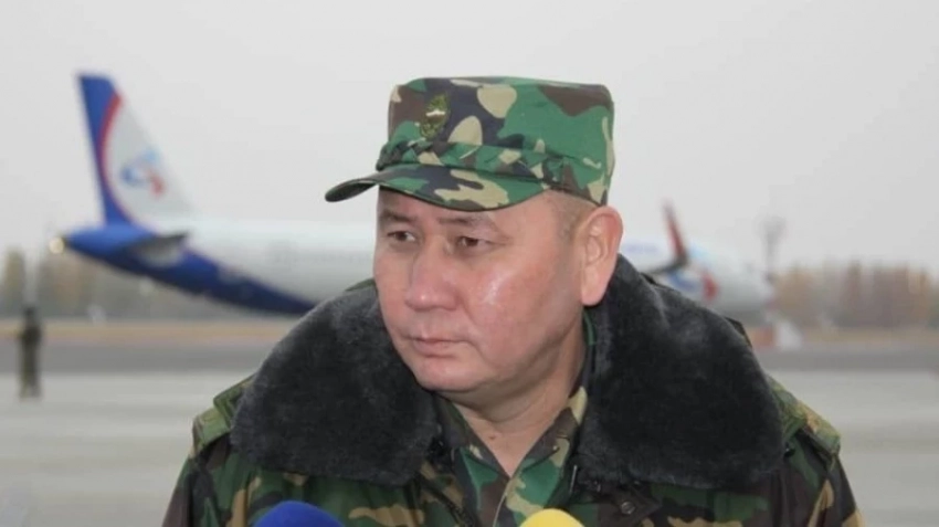 Президенттин атайын өкүлү Айбек Шаменов Достук айылдын тургундарынан кечирим сурады