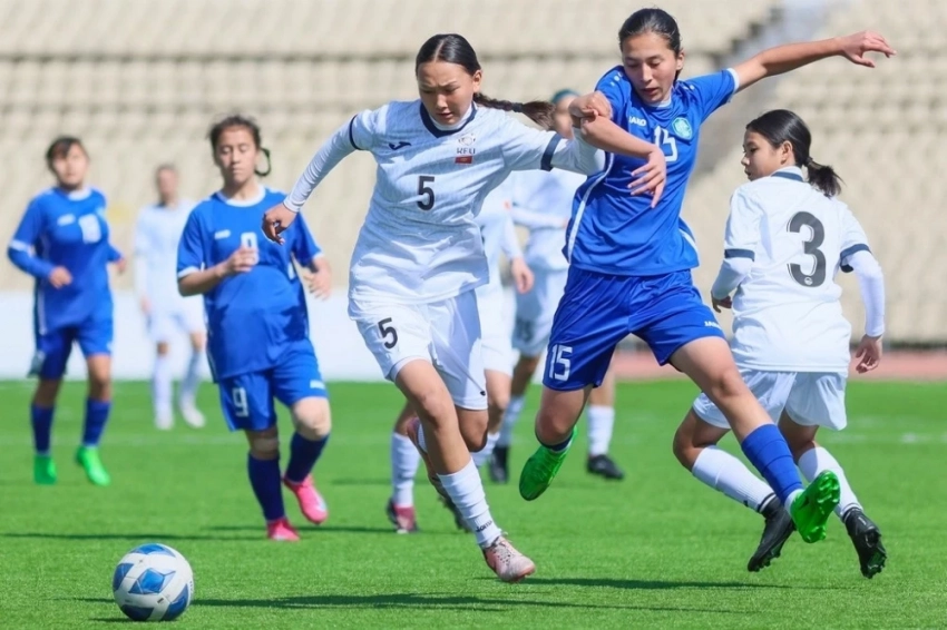 Кыргызстандык кыздар CAFA-2025 чемпионатында коло медаль утушту