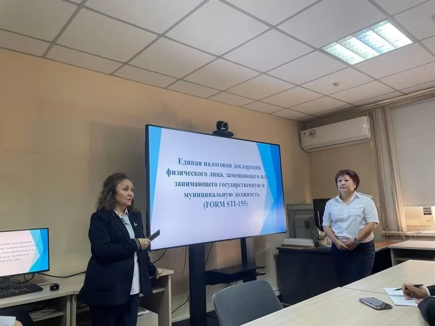 Салыкчылар Бирдиктүү салык декларациясын тапшыруу боюнча окуу өткөрүштү